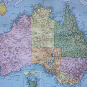 1920 Australien (politisch) extra große Original antike Landkarte mit Nebenkarten von Tasmanien und Bevölkerung von Australien - Kartographie
