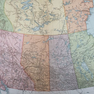 1920 Canada (Ouest) très grande carte ancienne originale montrant des voies ferrées ouvertes et en construction, des canaux et des routes de bateaux à vapeur