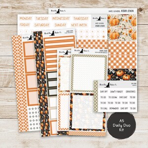 Peut inclure: Un ensemble d'autocollants de planificateur imprimables sur le thème de l'automne. Les autocollants présentent des citrouilles, du vichy et des motifs floraux. Les autocollants sont conçus pour être utilisés avec des planificateurs de taille A5. Le texte sur les autocollants comprend "Date Covers ASDD-230A", "A500-2300", "00-2300 Scripts", "Day Off", "Don't Forget", "Groceries", "To Go", "To Clean", "Pay Day", "To Do", "To Call", "Reminder", "Day Off", "To Do", et "A5 Daily Duo Kit".