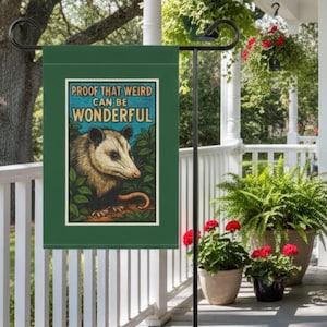 Puede incluir: Un juego de tres tazas de cerámica con un acabado mate moteado. Las tazas son en tonos crema, gris claro y gris oscuro. Cada taza tiene un diseño simple y minimalista, ideal para café o té.