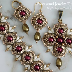 Könnte beinhalten: Ein Set aus goldenen und burgunderfarbenen Perlen-Schmuck mit einem Anhänger, Ohrringen und einem Armband. Der Schmuck ist aus kleinen Perlen und größeren runden Perlen gefertigt. Der Anhänger und die Ohrringe sind kreuzförmig mit einem quadratischen Zentrum.