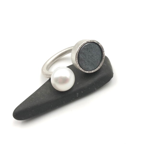 Open ring with hematite and freshwater pearl, size 60, 925 silver, women's ring, unique ring, handmade, women's gift, one-off,