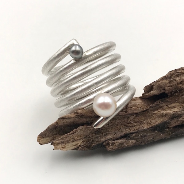 Spiral ring with white and gray freshwater pearl, 925 silver, size 55, unique ring, women's ring, gift, goldsmith's craft, unique piece