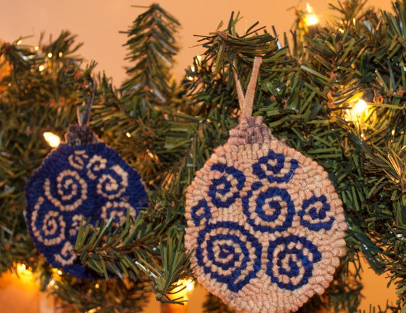 Rug Hooking Kit Christmas Tree Ornament Kit 4 Ornaments Etsy