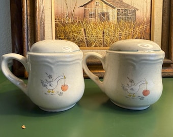 Vintage International “Marmalade” Stoneware Salt & Pepper Mug Shakers Cottagecore Kitchen Decor 
