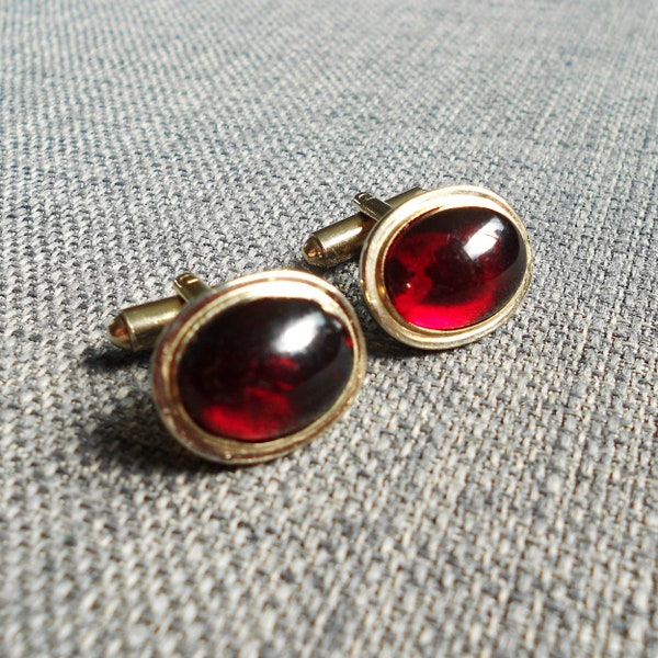 Red cufflinks, men's holiday accessory, unisex, vintage collectible, statement accessory, red cabochon cufflinks