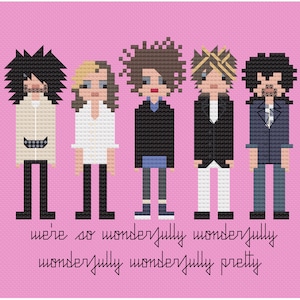 Könnte beinhalten: Ein Kreuzstichmuster mit fünf pixeligen Figuren mit verschiedenen Frisuren und Kleidung. Die Figuren stehen in einer Reihe auf einem rosa Hintergrund. Der Text "we're so wonderfully wonderfully wonderfully wonderfully pretty" befindet sich unter den Figuren.