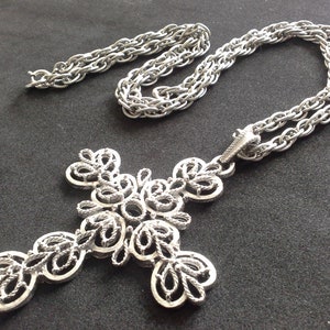 Vintage Huge 9cm Trifari Silver Tone Cross Pendant & Chain Necklace 70cm