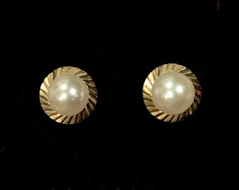 9k 9ct 375 Gold & Freshwater Pearl Stud Earrings