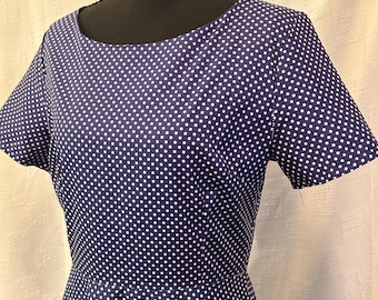 Robe bleue à pois inspirée des années 50