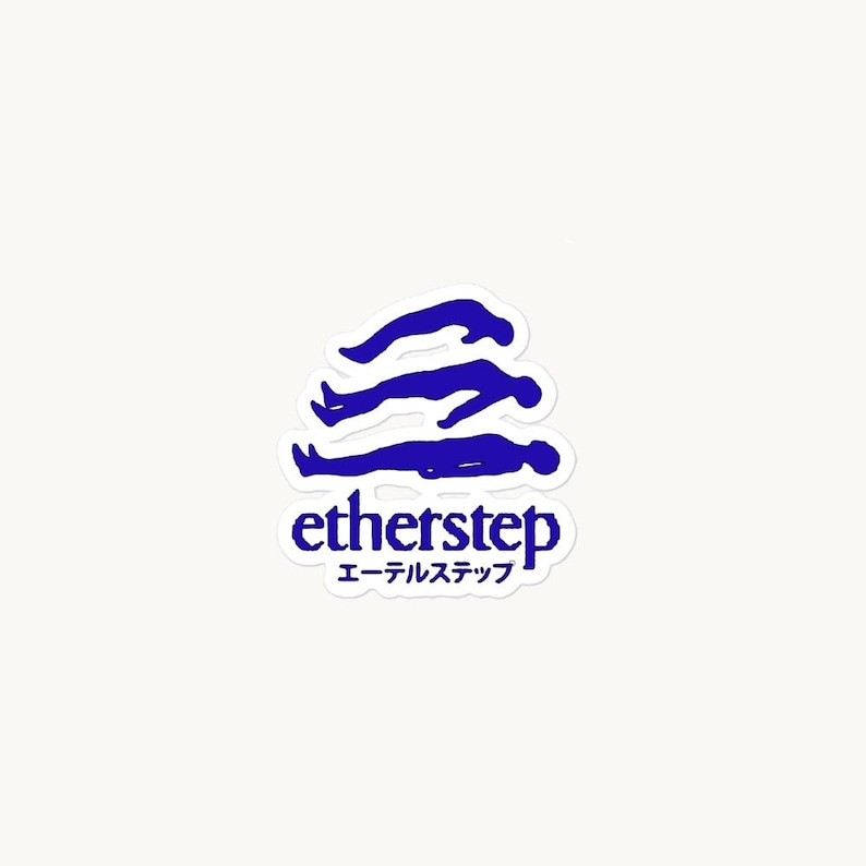 Puede incluir: Una pegatina con un dise&ntilde;o azul de tres figuras apiladas una encima de la otra, con la palabra "etherstep" en una fuente estilizada. Debajo de la palabra "etherstep" hay texto japon&eacute;s.