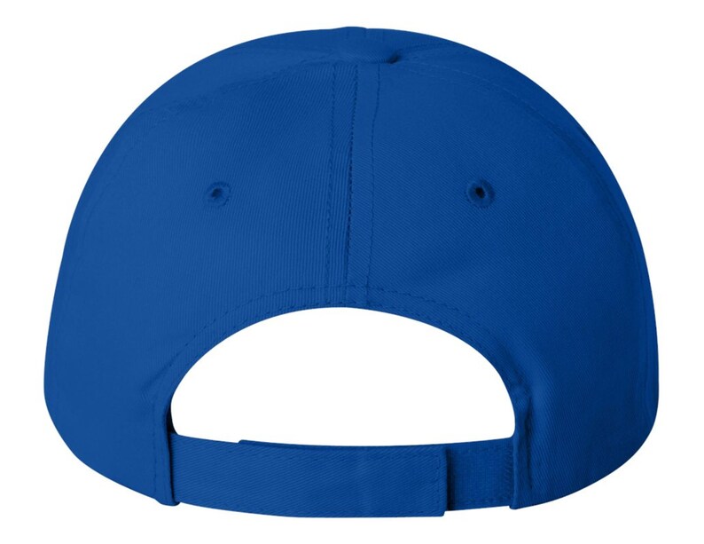 Op de afbeelding: Een effen koninklijk blauwe baseballpet met een gebogen klep en een verstelbare band aan de achterkant.
