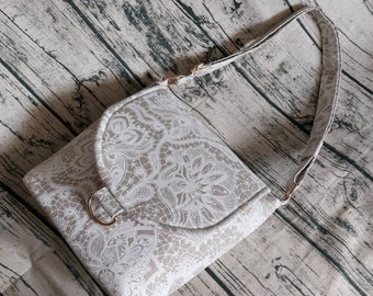 Bolso bandolera o de hombro. Bonito bolso de verano o de boda con diseño de encaje beige. Regalo para el Día de la Madre. Regalo para ella. Bolsillos con cremallera. Cierre de solapa.