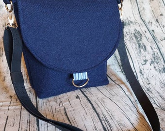 Marineblauwe handtas van Harris Tweed met Liberty-voering. Schoudertas/crossbodytas van marineblauwe harristweed