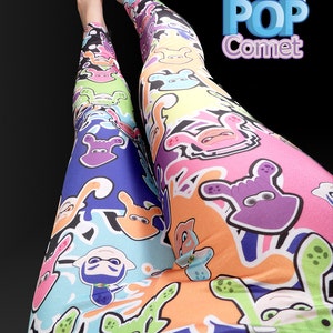 Peut inclure: Un legging color&eacute; avec un motif r&eacute;p&eacute;titif de personnages de dessins anim&eacute;s et de peinture &eacute;clabouss&eacute;e. Les personnages sont de diff&eacute;rentes couleurs, notamment rose, violet, vert et bleu. Le legging est fait d'un tissu doux et extensible, parfait pour tous les jours.