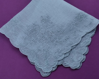 Vintage Hankie All White Embroidered Wedding Hankerchief In New Condition.