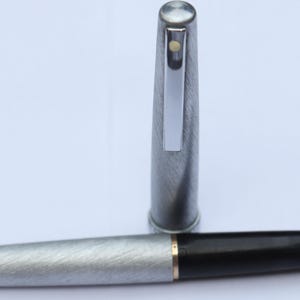 Vintage Sheaffer Lady Fountain pen Full Metal Body 14K gold nib Nib USA