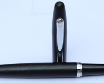 Sheaffer Fountain pen Matte black body Medium STeel Nib