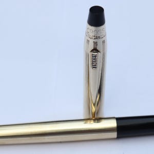 Bolígrafo roller vintage Cross Century con cuerpo bañado en oro de 10 kt, EE. UU.