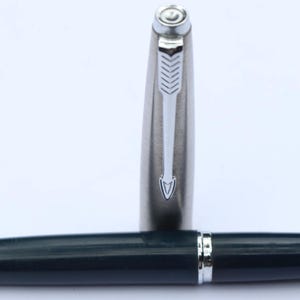 Vintage Parker 45 Fountain Pen Dark blue Plastic body Fine Nib USA