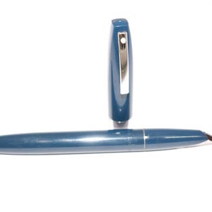 Vintage Sheaffer Imperial 330 vulpen, blauwe kunststof behuizing, fijne geïntegreerde penpunt VS