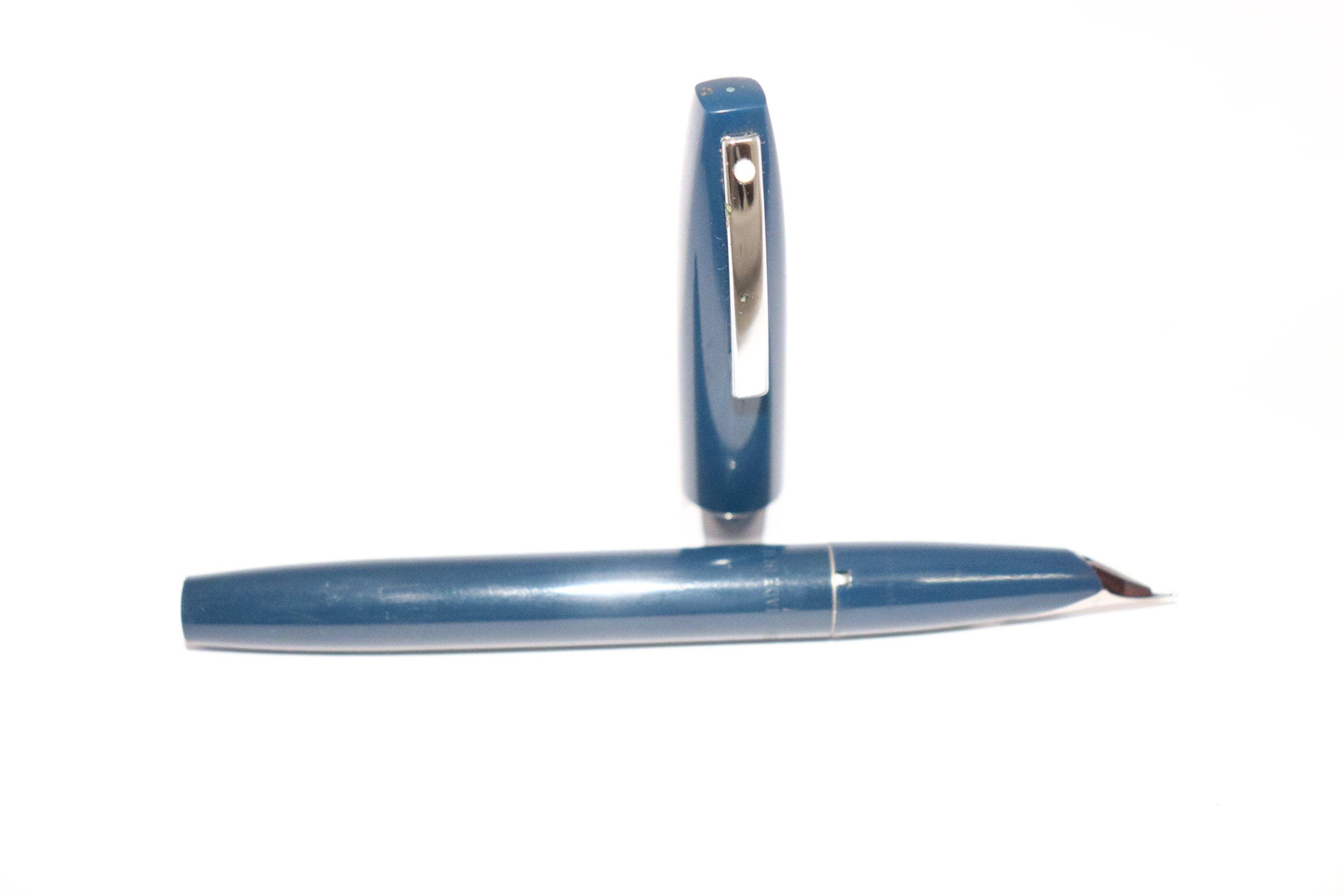Vintage Sheaffer Imperial 330 Fountain pen Blue Plastic body Fine integrated Nib USA