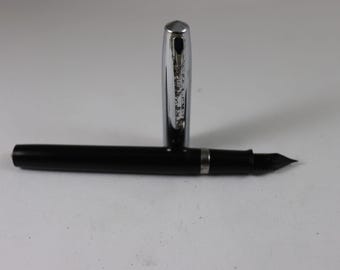 Vintage Sheaffer Glideriter Fountain pen Black Plastic body Medium NIb USA