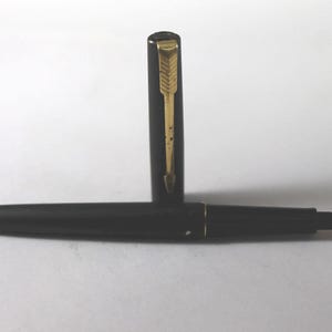 Penna stilografica vintage Parker 15 corpo in metallo nero opaco pennino medio UK