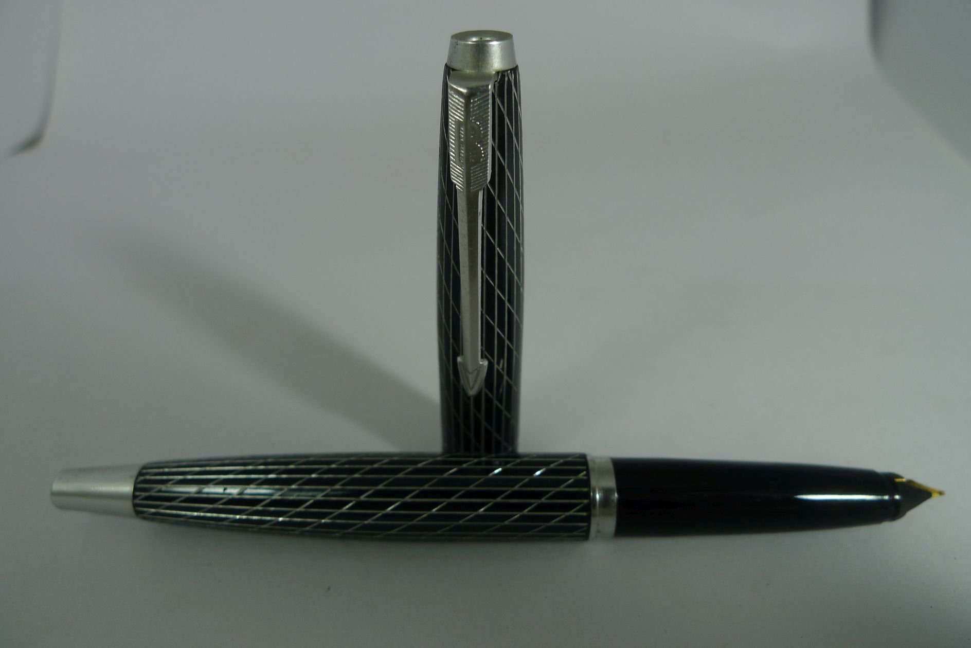Vintage Blackbird Imperial Fountain pen Metal checks body India