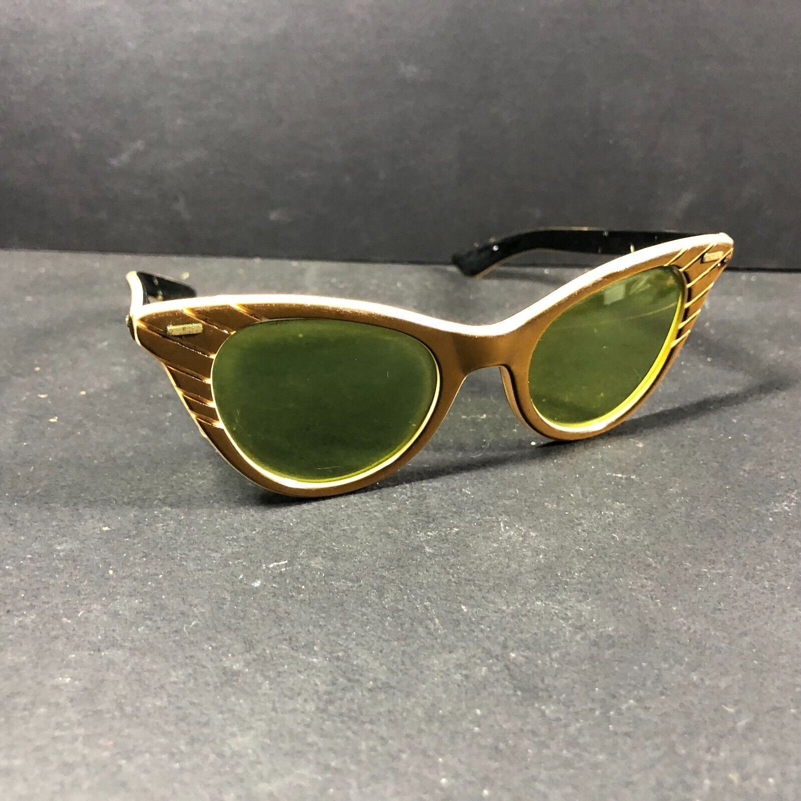 Mid-century '50s/'60s Cool Ray Polaroid 80 Vintage Cat Eye