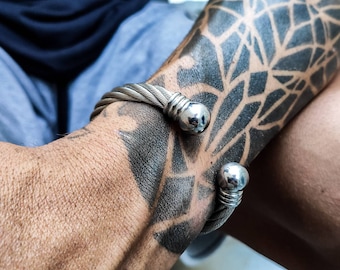 Zilveren massieve cubaanse schakelarmband met motief erin. - Catawiki