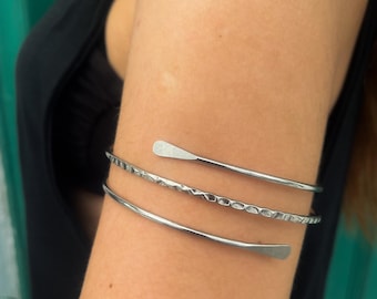 Wrap silver arm cuff, Spiral cuff bracelet, Upper arm cuff bracelet, Hammered bracelet, Silver armband, Dainty bracelet, Gift for her