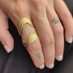 Gouden ring voor vrouwen, kerstcadeaus voor moeder, statementring, cadeau voor haar, sierlijke ring, minimalistische ring, zilveren golvende ring, oma cadeau