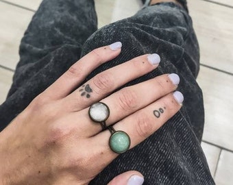 Anello con pietra di luna, anello con agata, anello con corniola, anello con onice, anello con lapislazzuli, anello con pietra, anelli vintage, anello da strega, anello in ottone, anello con gemma