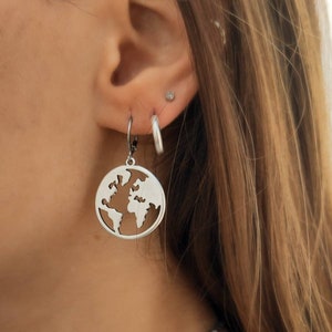 Boucles d'oreilles géniales, boucles d'oreilles carte du monde, boucles d'oreilles fantaisie, boucles d'oreilles pendantes Wanderlust, cadeaux pour elle, cadeau soeur, créoles, boucles d'oreilles carte