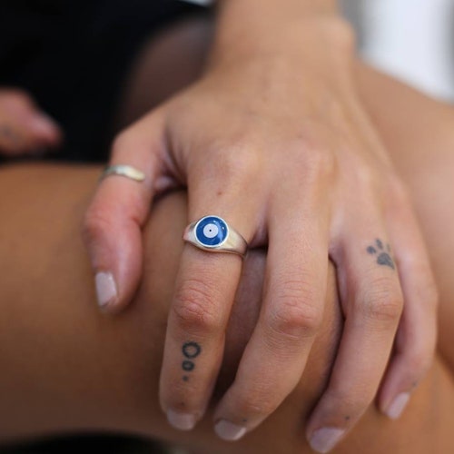 Bague mauvais œil Bijoux grecs Bague avec bague de protection des yeux Bague énergie positive Bague peinte à la main Bague bleue Bague blanche énergie positive