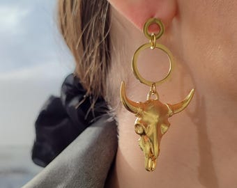 Pendientes colgantes de calavera de toro longhorn dorado, pendientes de calavera de toro grande, pendientes de aro de calavera de vaca larga, pendientes llamativos, regalo para la mejor amiga