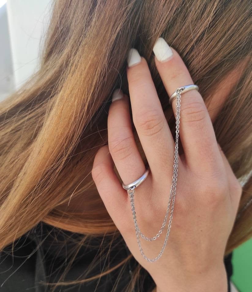 Two rings with chain top