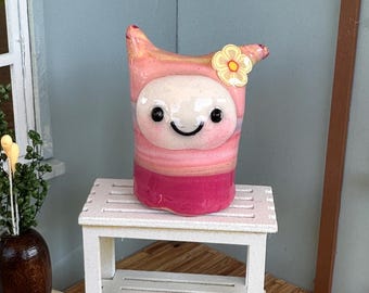 Pink Sunset Sprite with of pinks and a yellow flower