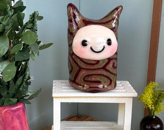 Bodhi Sprite has burgundy & gold swirls