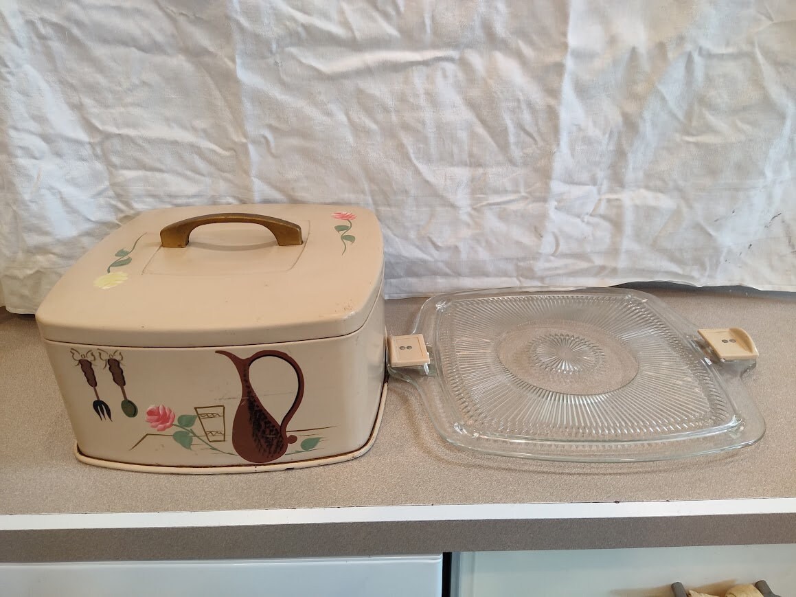 Vintage Ransburg Mid-century Cake Keeper/holder/carrier W/locking