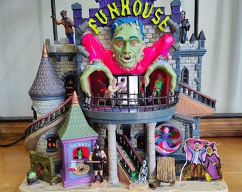 Lemax Spooky Town Collection Spooky Town Funhouse New in Box! Halloween Sights & Sound!