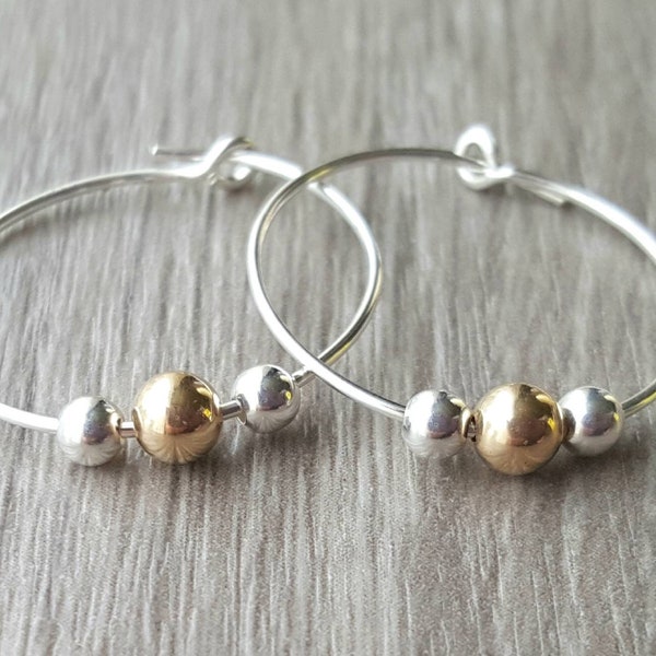 Boucles d’oreilles en cerceau perlé en argent sterling, cerceaux de 20 mm avec perles d’or et d’argent, boucles d’oreilles minimalistes, cadeau pour elle, cadeau d’anniversaire