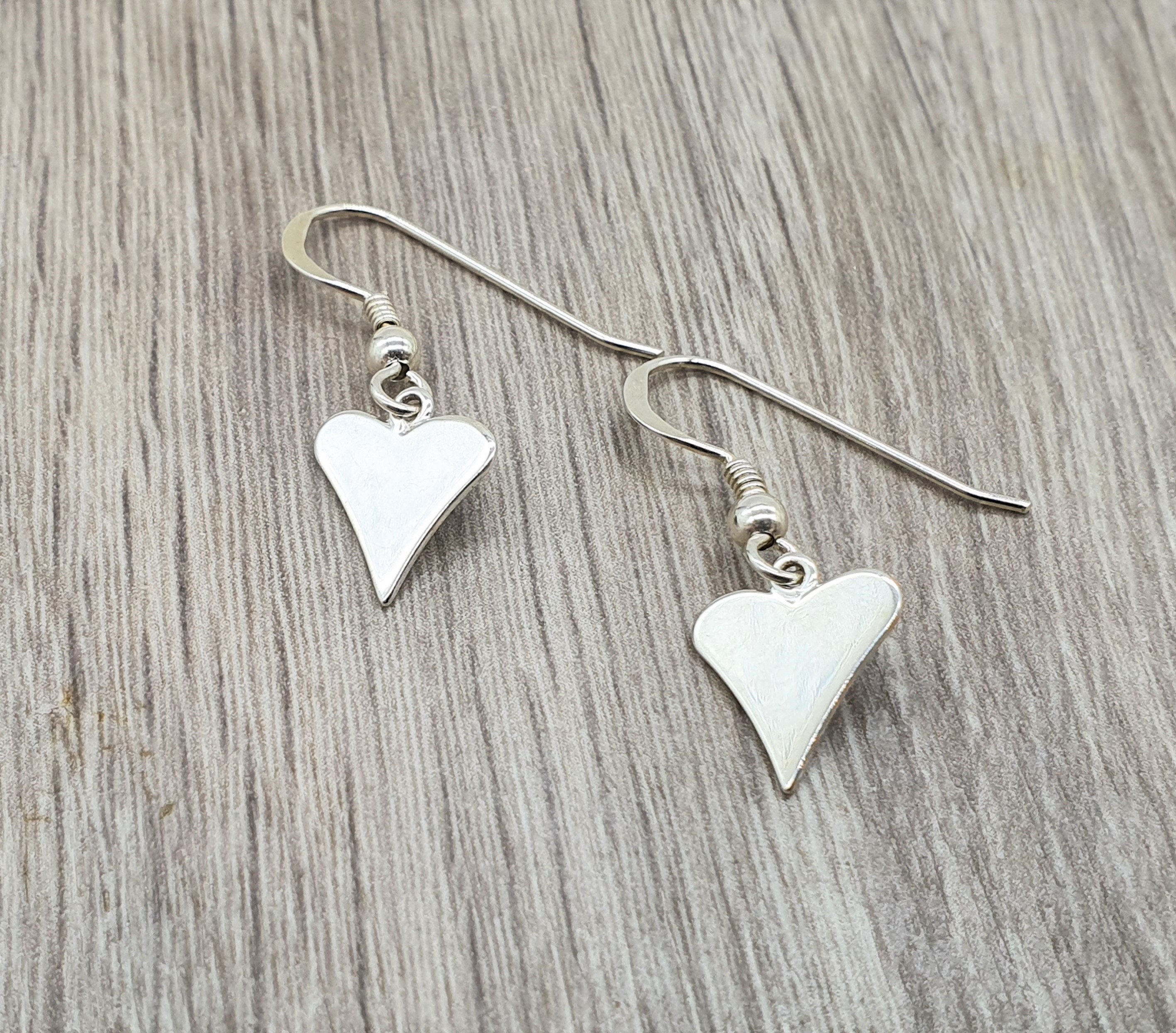 SILVER HEART EARRINGS main image 1