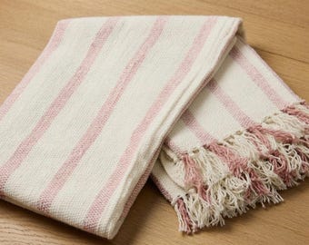 Mexikanische Decke - Rosa Streifen | Yoga-Decke | Cremeweißer Überwurf | Handgewebt | Authentisch Baja Serape Falsa | Lager, Picknick oder Strand