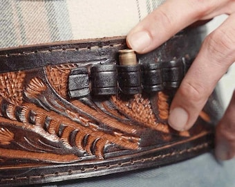 Western-Munitionsgürtel aus Leder | Patronenhalter Kaliber .22 | Cowboy-Gürtel | Braun/Schwarz | Handgefertigt | Munitionsschlaufen | Punziertes Echtleder