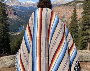 Autentica coperta messicana / Tramonto Mojave / Stile vintage / Yoga / Coperta falsa beige, marrone chiaro, rosso, blu e giallo / Serape / Saltillo / Cobija