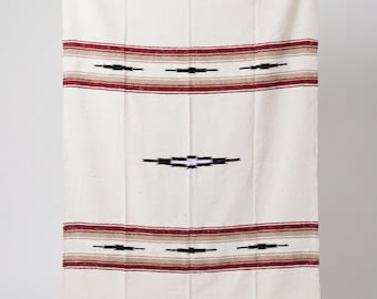 Mexikanische Diamantdecke – Weiß, Beige, Rot | Dicke, schwere Yogadecke | Serape Baja Falsa aus Mexiko | Vintage-Wandteppich aus Oaxaca für Zuhause
