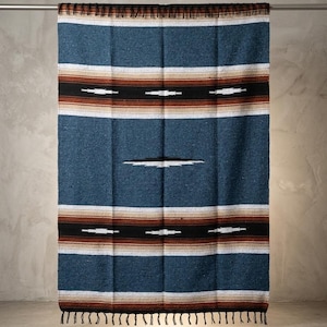 Meksykański koc Diamond – niebiesko-brązowo-czerwony | Gruby, ciężki koc do jogi | Serape Baja Falsa z Meksyku | Gobelin w stylu vintage z Oaxaca, dekoracja domu