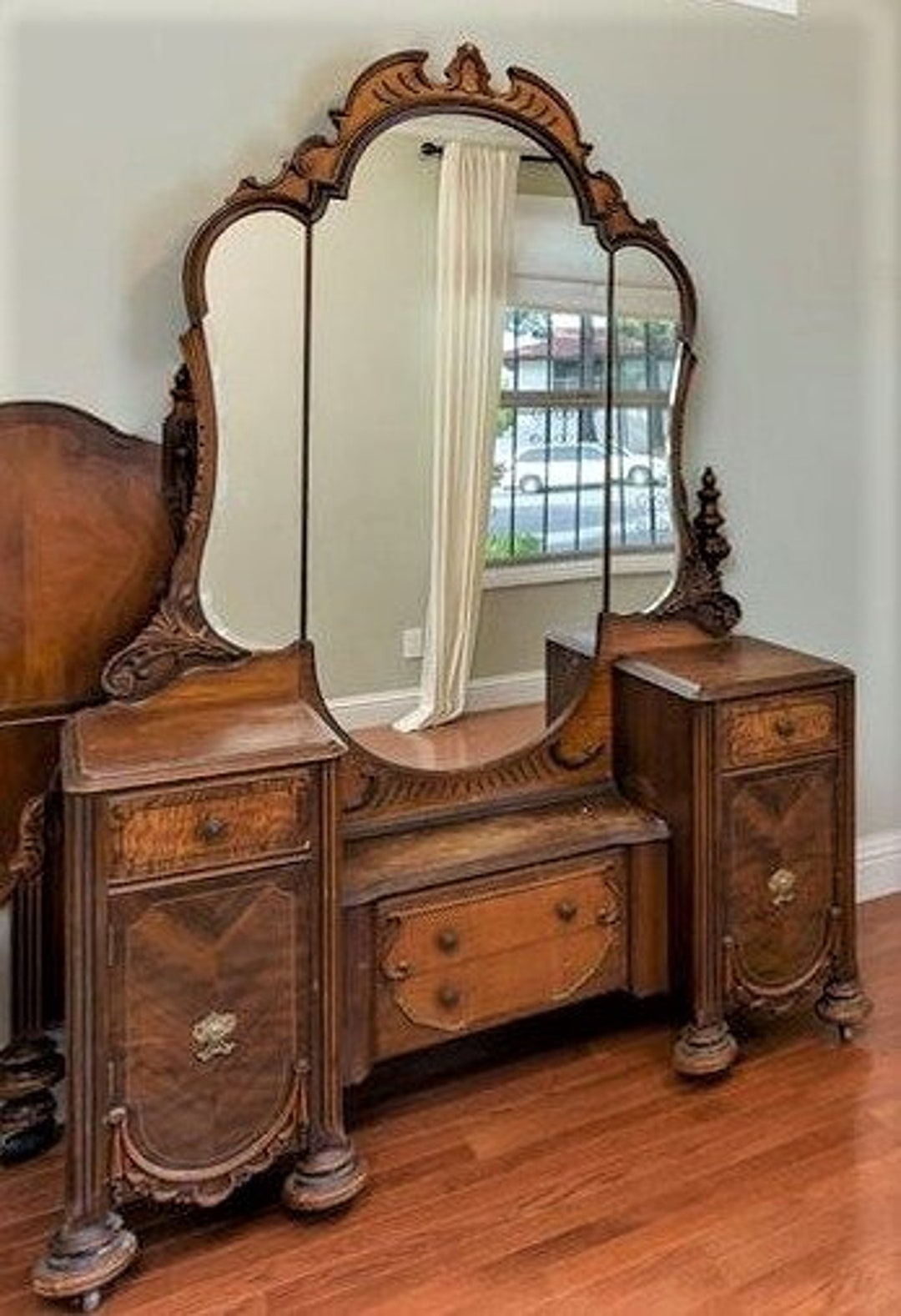 Soldsold1920's Art Deco Vanity Dresser With Triple Mirror Etsy